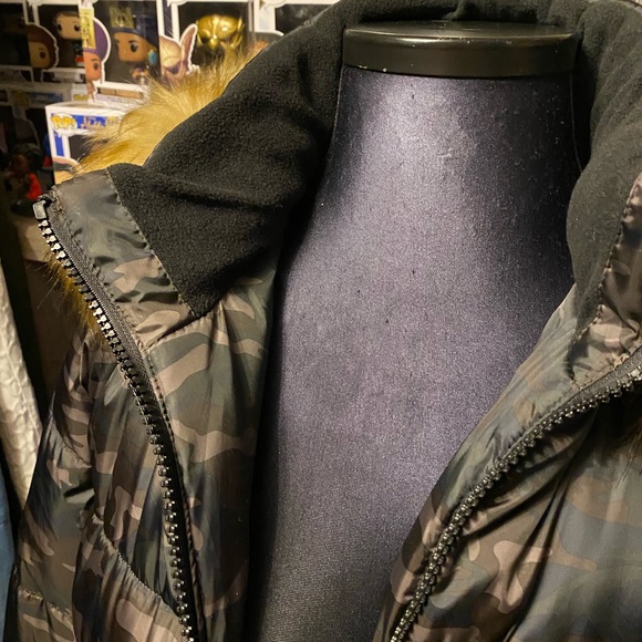 Camouflage hooded parka, size 14/16. - Picture 3 of 11